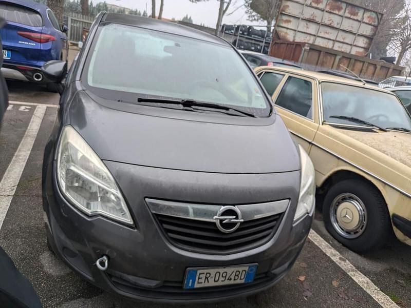 Usata Opel Meriva Cosmo 95 CV (69 kW) 2013 Grigio Monovolume