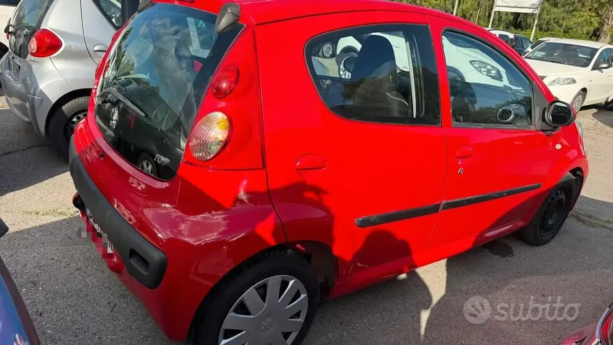 Usata Peugeot 107 68 CV (50 kW) 2009 Rosso Utilitaria