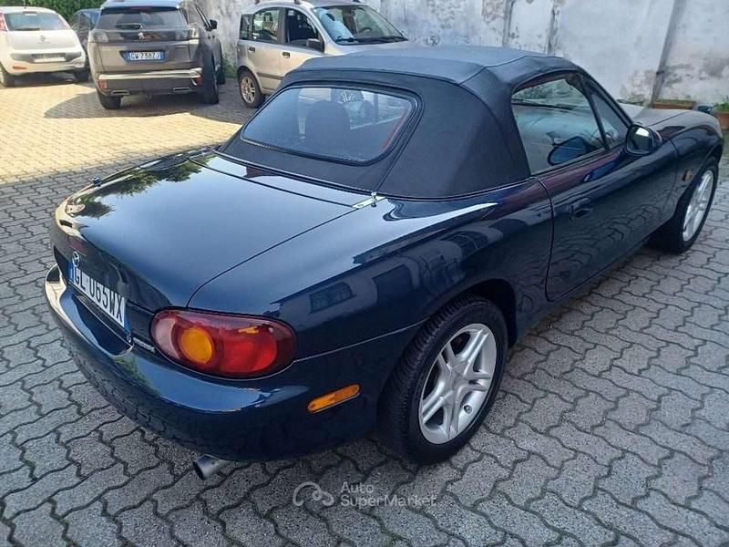 Usata Mazda MX5 110 CV (80 kW) 2000 Blu Cabrio
