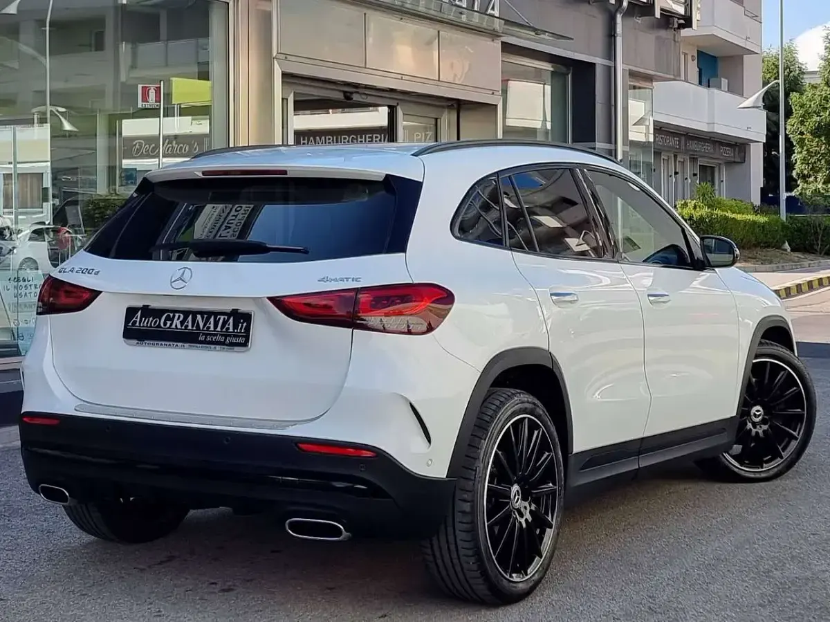 Usata Mercedes GLA200 Premium 150 CV (110 kW) 2022 Bianco SUV
