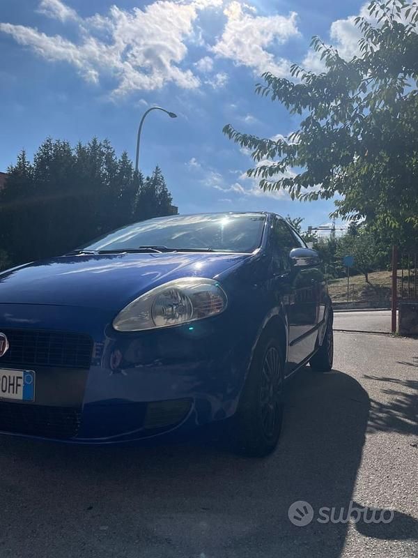 Usata Fiat Grande Punto 90 CV (66 kW) 2009 Blu Utilitaria