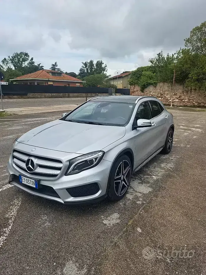 Usata Mercedes GLA200 Premium 136 CV (100 kW) 2015 Grigio SUV