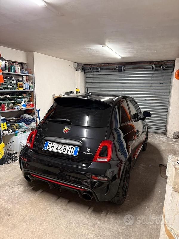 Usata Abarth 695 Competizione 180 CV (132 kW) 2022 Nero Utilitaria