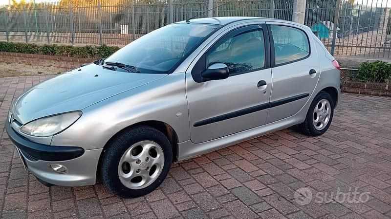 Usata Peugeot 206 68 CV (50 kW) 2002 Grigio Berlina
