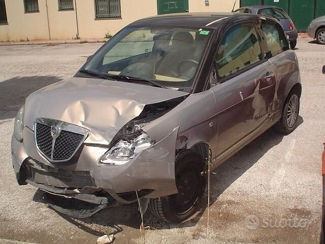 Usata Lancia Ypsilon 75 CV (55 kW) 2007 Grigio Utilitaria