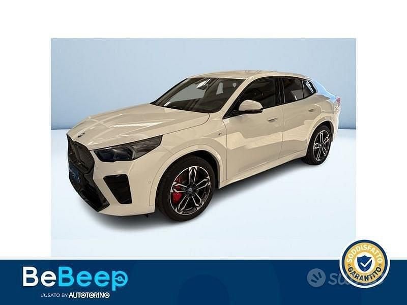 Bianco pastello Usata 2025 BMW iX2 M Sport SUV | 43.900 € (Buon prezzo) - Immagine 1/3