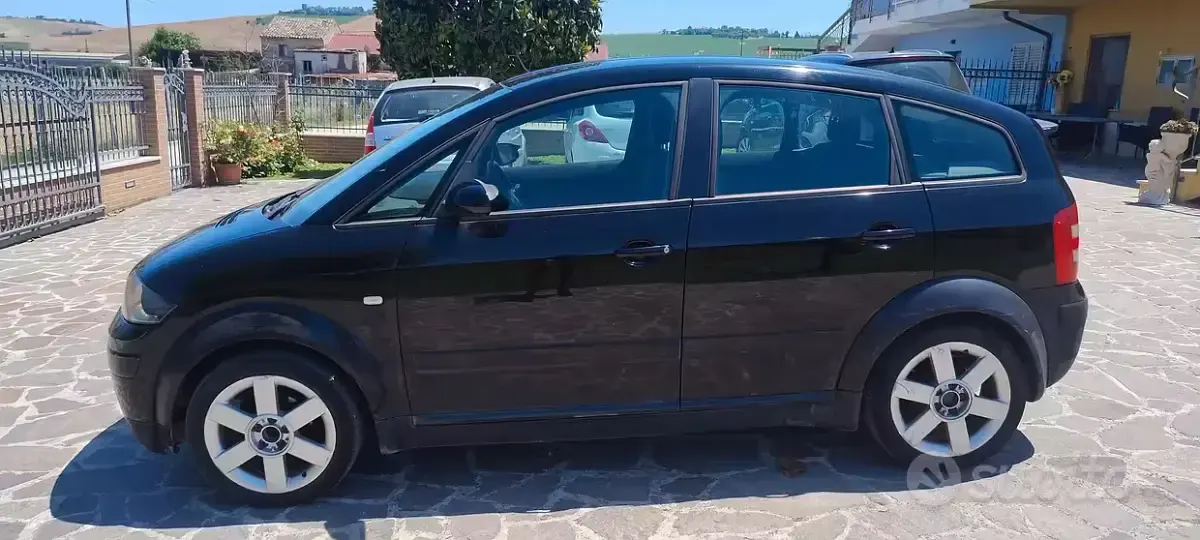 Usata Audi A2 75 CV (55 kW) 2005 Nero Utilitaria