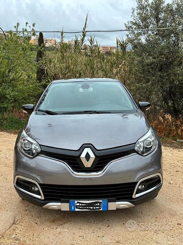 Usata Renault Captur Intens 90 CV (66 kW) 2016 Grigio SUV