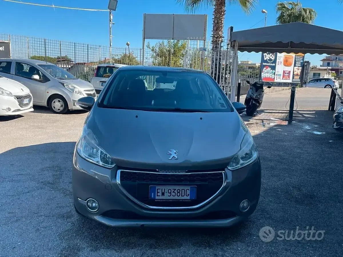 Usata Peugeot 208 91 CV (66 kW) 2014 Marrone Utilitaria