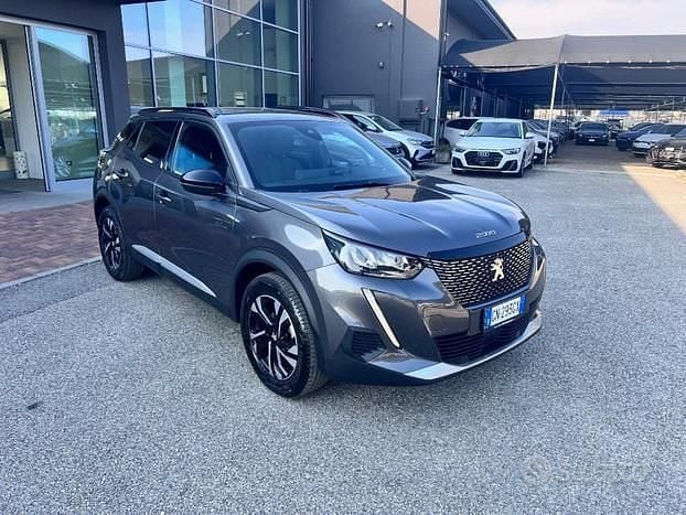 Usata Peugeot 2008 Allure 100 CV (73 kW) 2023 SUV
