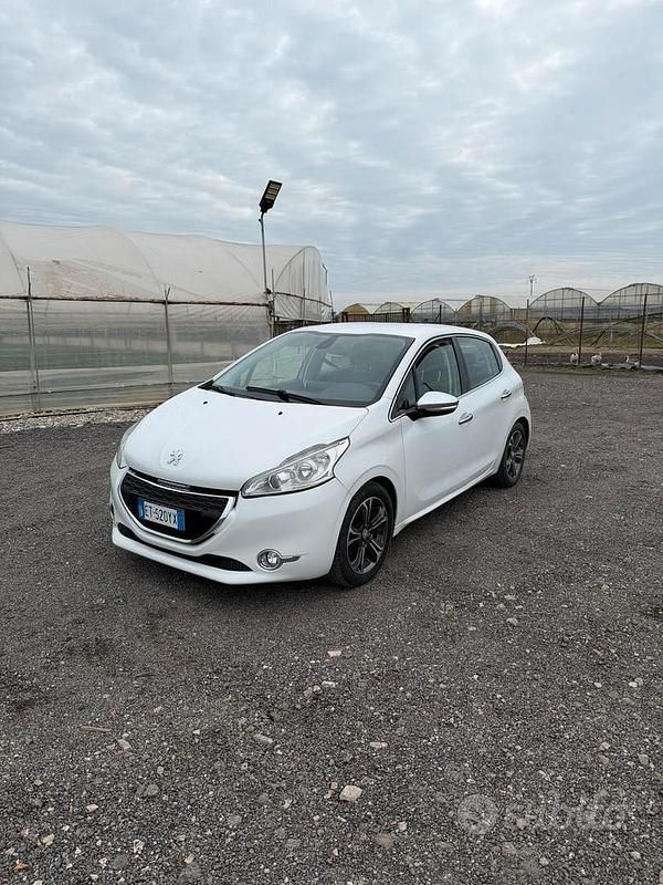 Usata Peugeot 208 82 CV (60 kW) 2014 Bianco Utilitaria