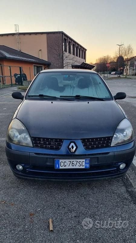 Usata Renault Clio II 2001 Berlina