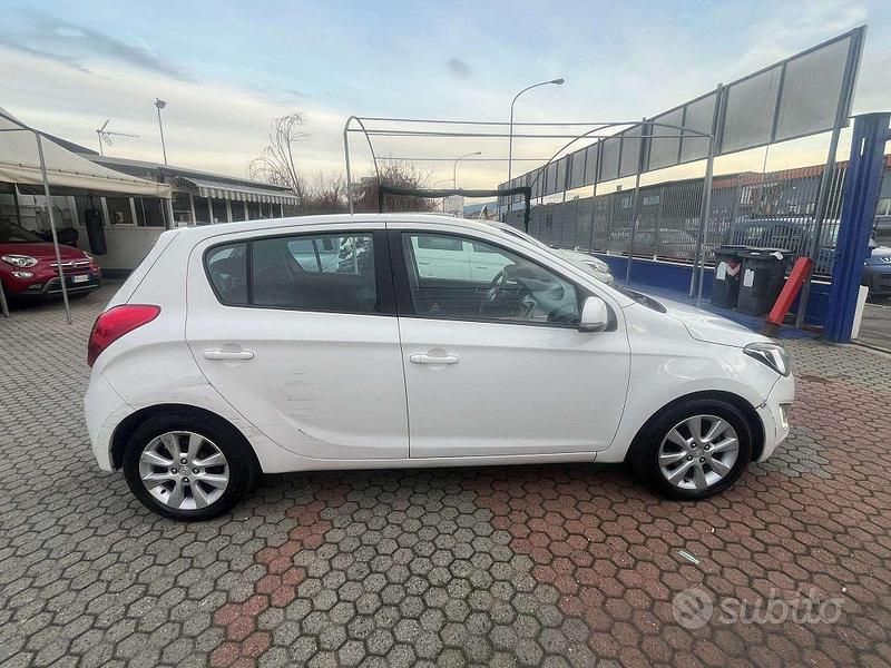 Begagnad Hyundai i20 Classic 90 HK (66 kW) 2012 Vit Halvkombi