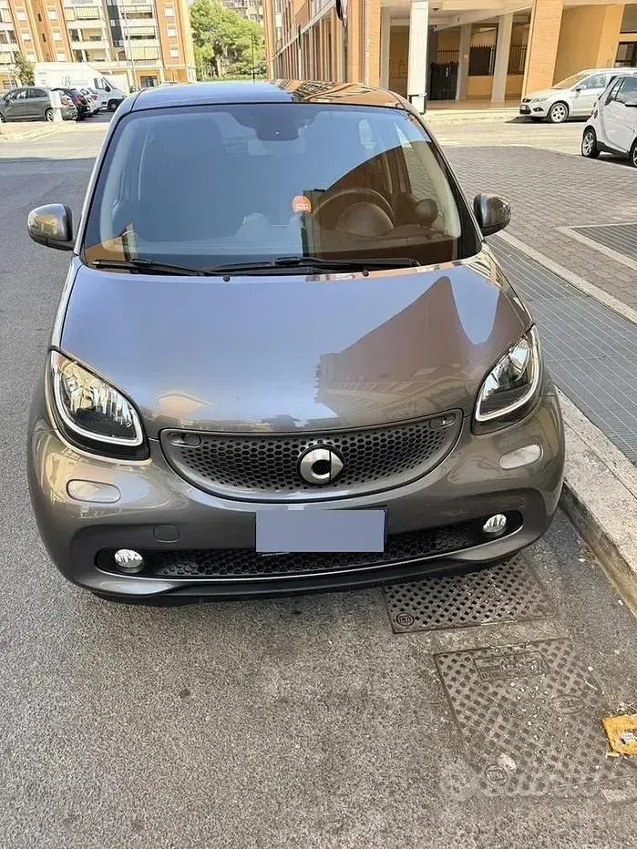 Usata Smart ForFour 90 CV (66 kW) 2017 Grigio Utilitaria