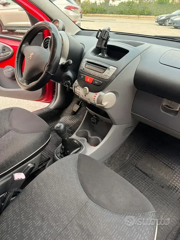 Usata Peugeot 107 68 CV (50 kW) 2009 Rosso Utilitaria
