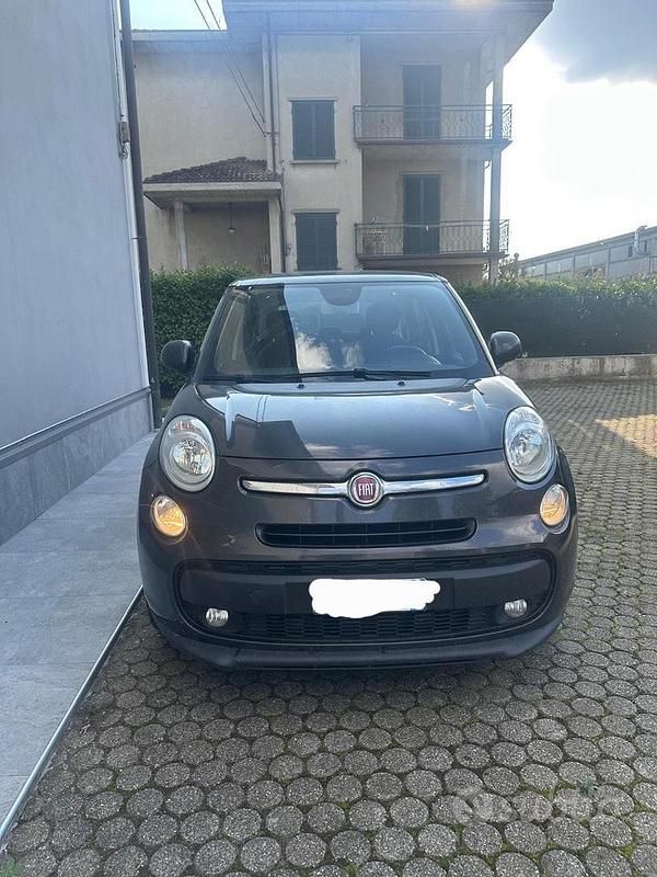 Grigio Usata 2017 Fiat 500L Monovolume | 6500 € (Buon prezzo) - Immagine 1/4