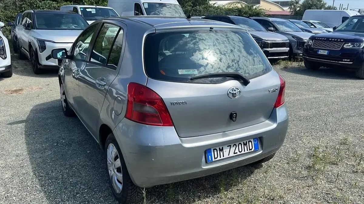 Usata Toyota Yaris Sol 87 CV (63 kW) 2008 Argento Utilitaria