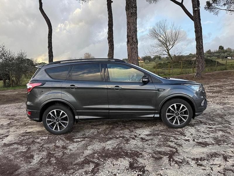 Usata Ford Kuga ST-Line 120 CV (88 kW) 2019 Grigio SUV
