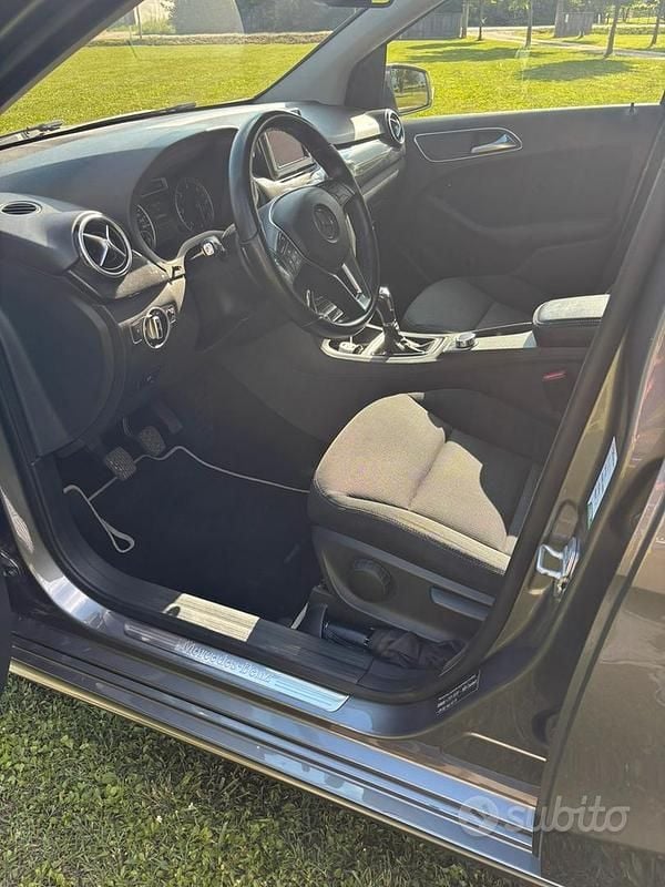Usata Mercedes B180 109 CV (80 kW) 2014 Utilitaria