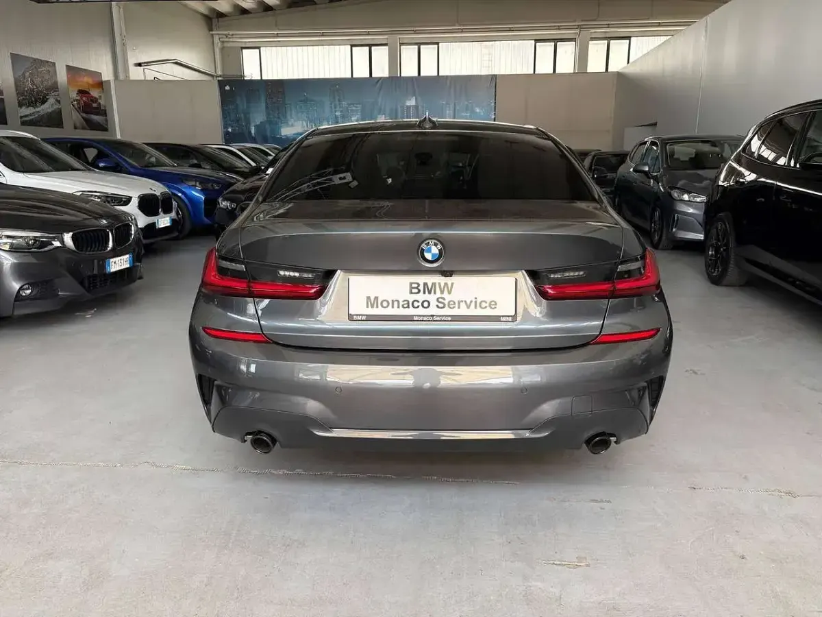 Begagnad BMW 318 M Sport 150 HK (110 kW) 2022 Grå Sedan