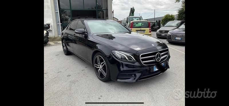 Usata Mercedes E220 AMG 194 CV (142 kW) 2016 Nero Berlina