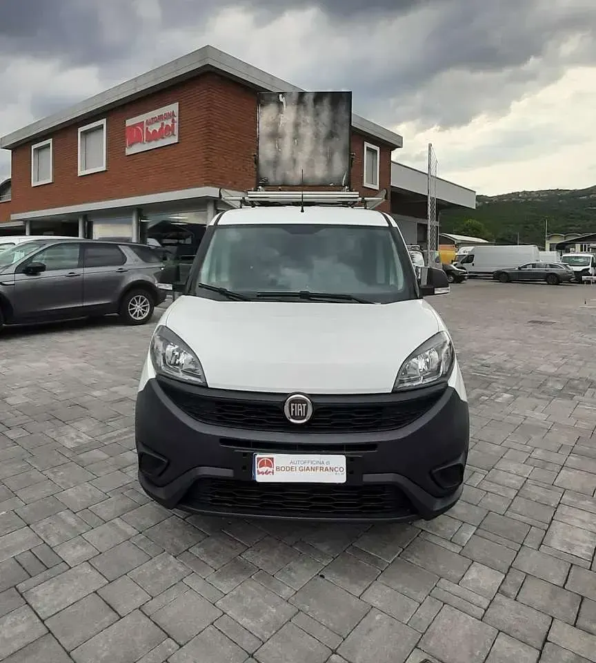 Usata Fiat Doblò 120 CV (88 kW) 2021 Bianco Monovolume