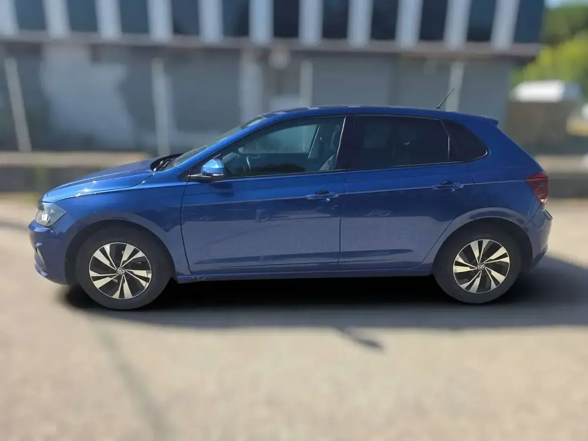 Usata VW Polo Comfortline 95 CV (69 kW) 2018 Blu/azzurro Utilitaria