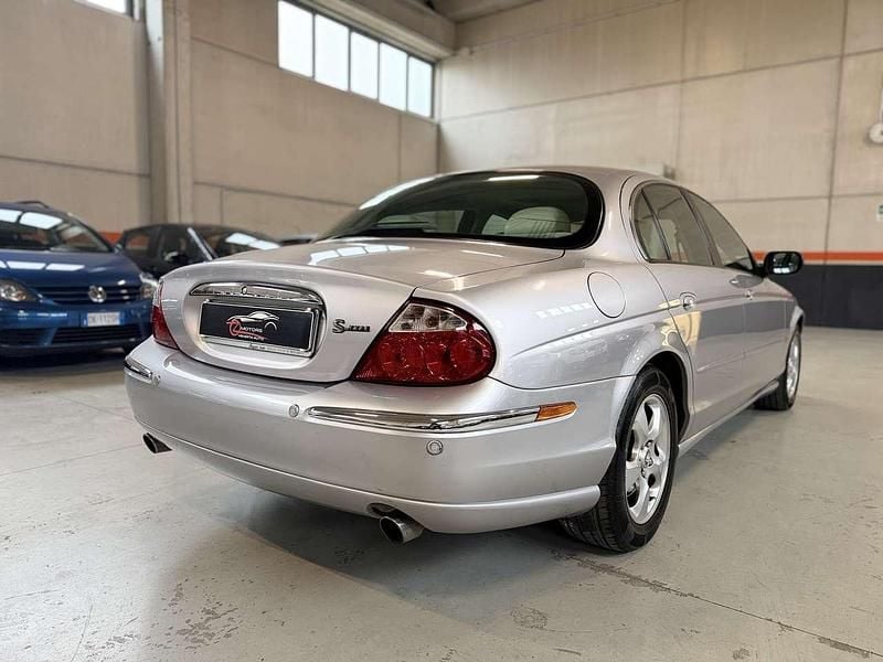 Usata Jaguar S-Type Executive 238 CV (175 kW) 2000 Argento Berlina