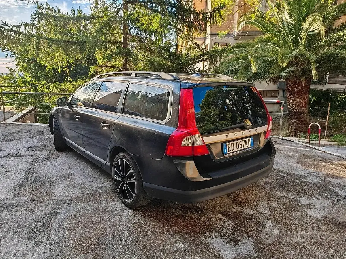 Usata Volvo V70 145 CV (106 kW) 2010 Nero Station wagon