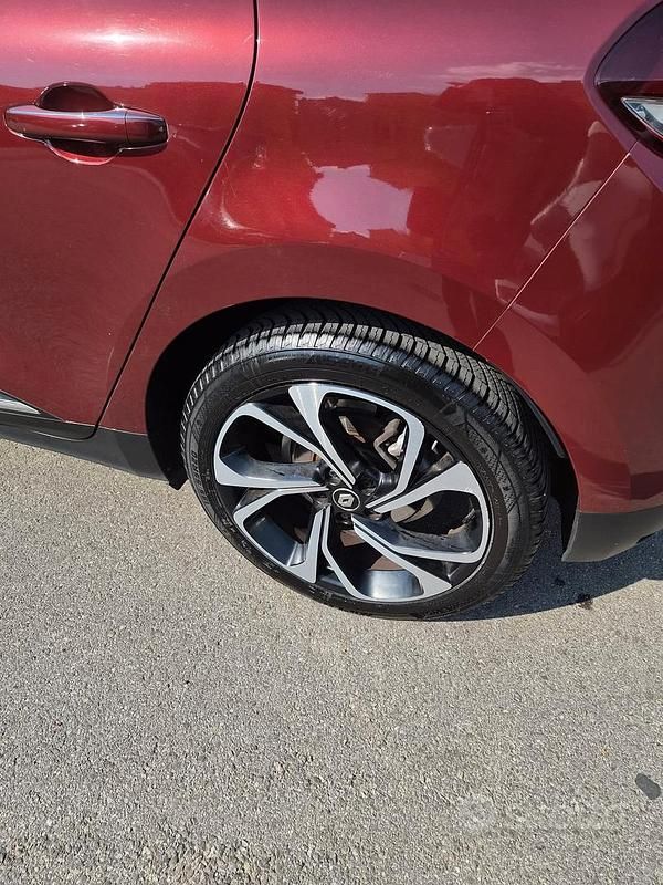 Usata Renault Scénic IV Bose Edition 110 CV (80 kW) 2018 Rosso Monovolume