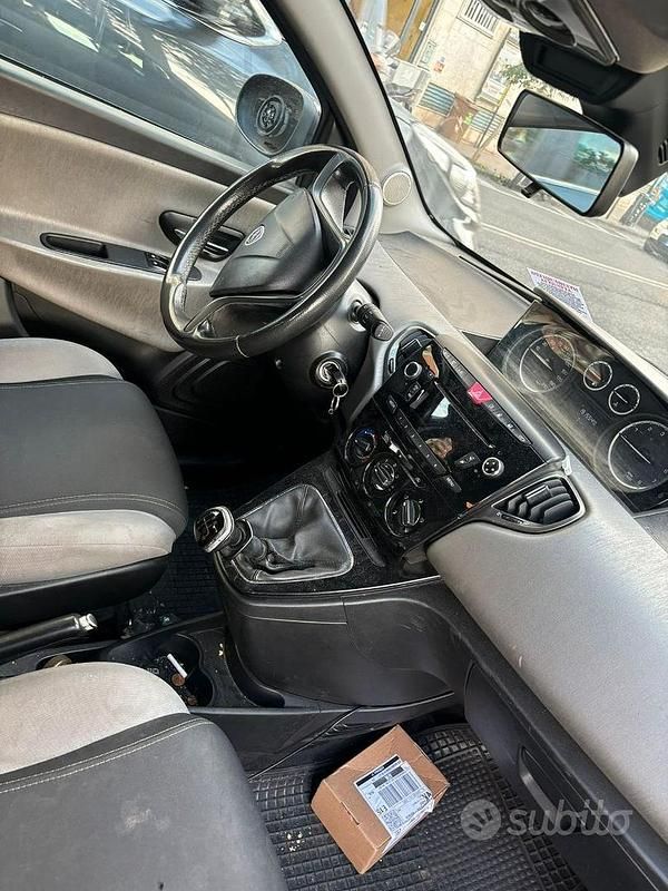 Usata Lancia Ypsilon 69 CV (50 kW) 2012 Grigio Utilitaria