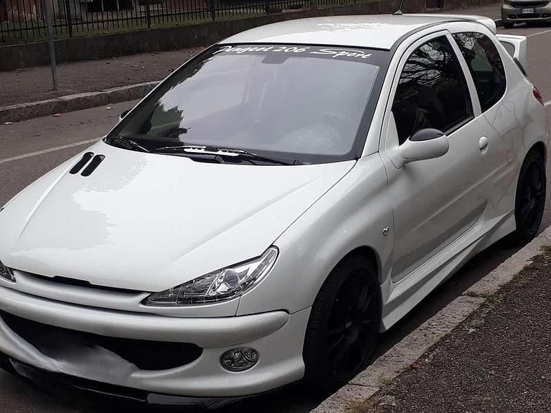 Usata Peugeot 206 GTi 136 CV (100 kW) 2003 Bianco Berlina