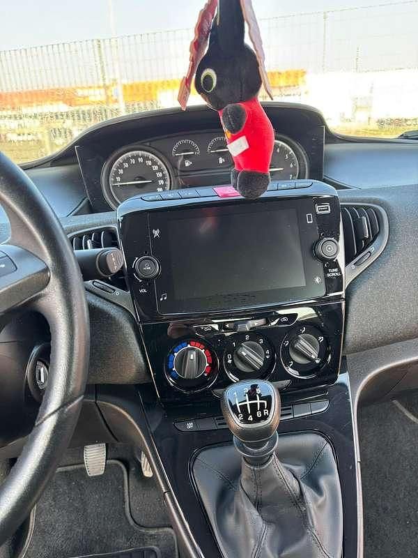 Usata Lancia Ypsilon Silver 69 CV (50 kW) 2021 Utilitaria