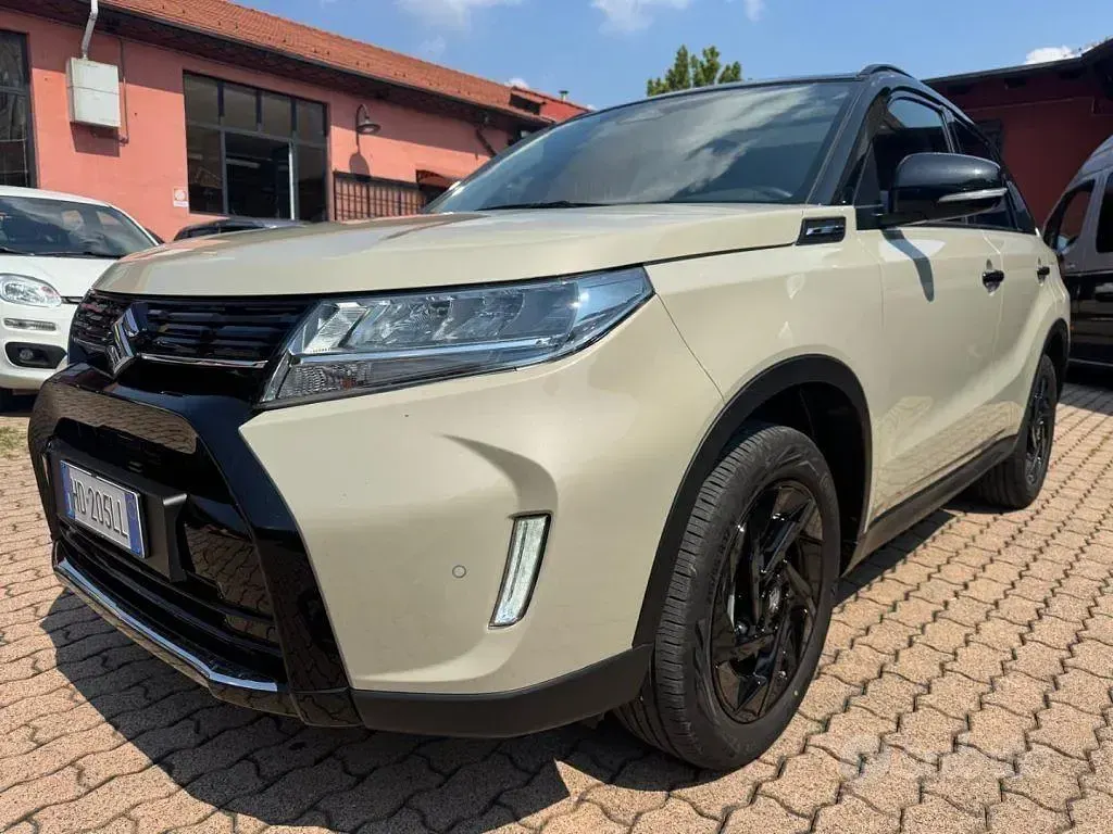 Usata Suzuki Vitara 110 CV (80 kW) 2026 Beige SUV