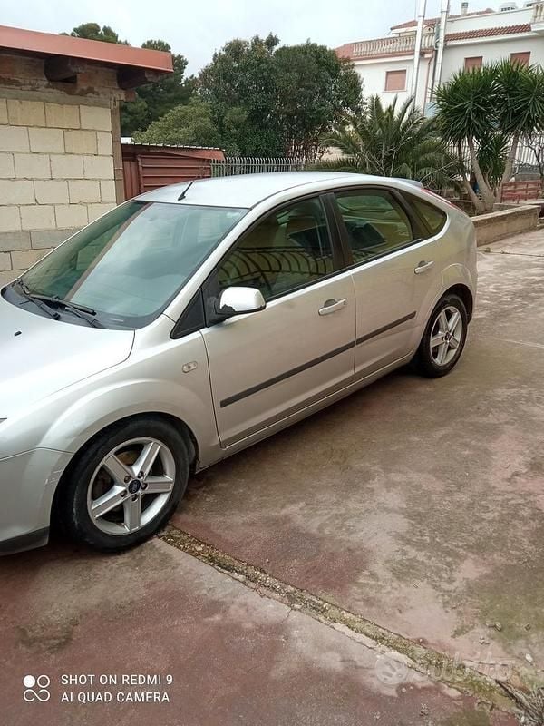 Usata Ford Focus 90 CV (66 kW) 2006 Grigio Berlina