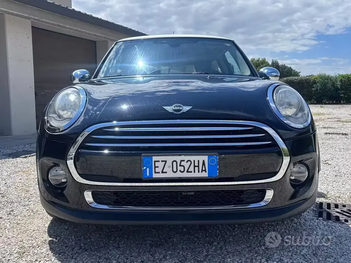 Usata Mini Cooper D 116 CV (85 kW) 2015 Nero Utilitaria