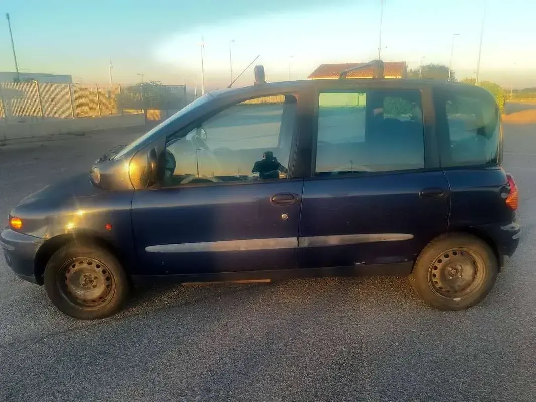 Usata Fiat Multipla 103 CV (75 kW) 2002 Blu/azzurro Monovolume