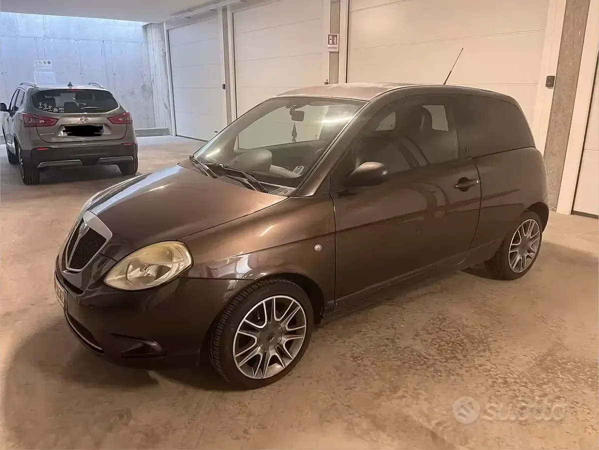Usata Lancia Ypsilon 60 CV (44 kW) 2009 Marrone Utilitaria