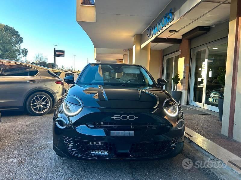 Nuova Fiat 600 La Prima 181 CV (133 kW) 2025 Nero SUV