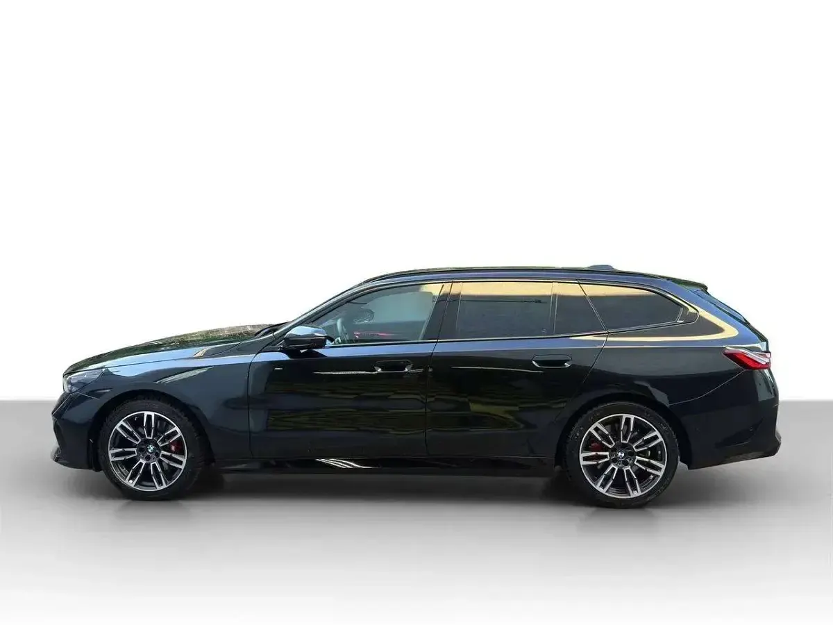 Usata BMW 520 M Sport 197 CV (144 kW) 2025 Nero zaffiro Station wagon