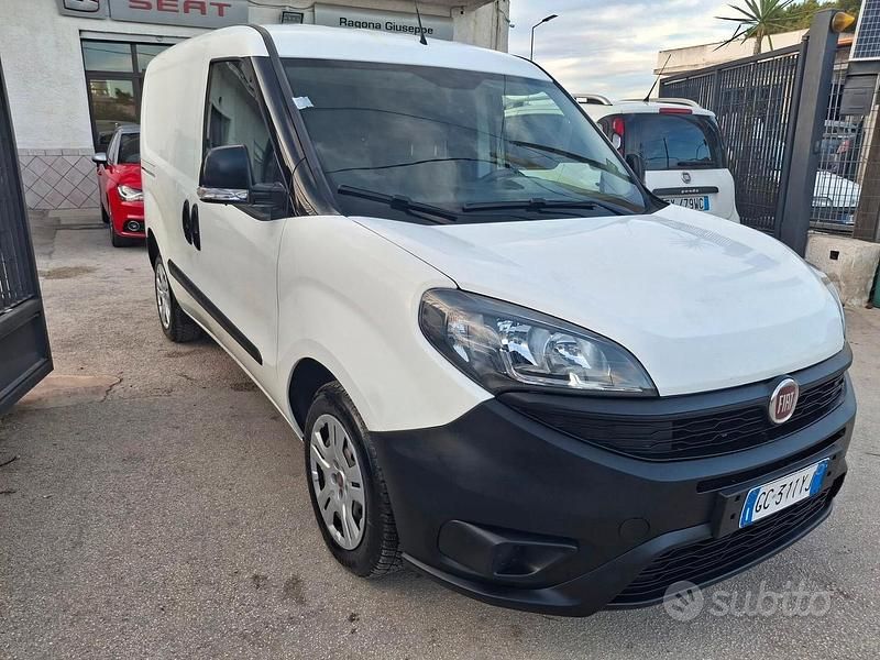 Usata Fiat Doblò 105 CV (77 kW) 2020 Bianco Monovolume