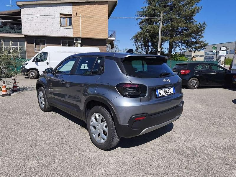 Käytetty Jeep Avenger Altitude 101 HP (74 kW) 2025 Harmaa Katumaasturi