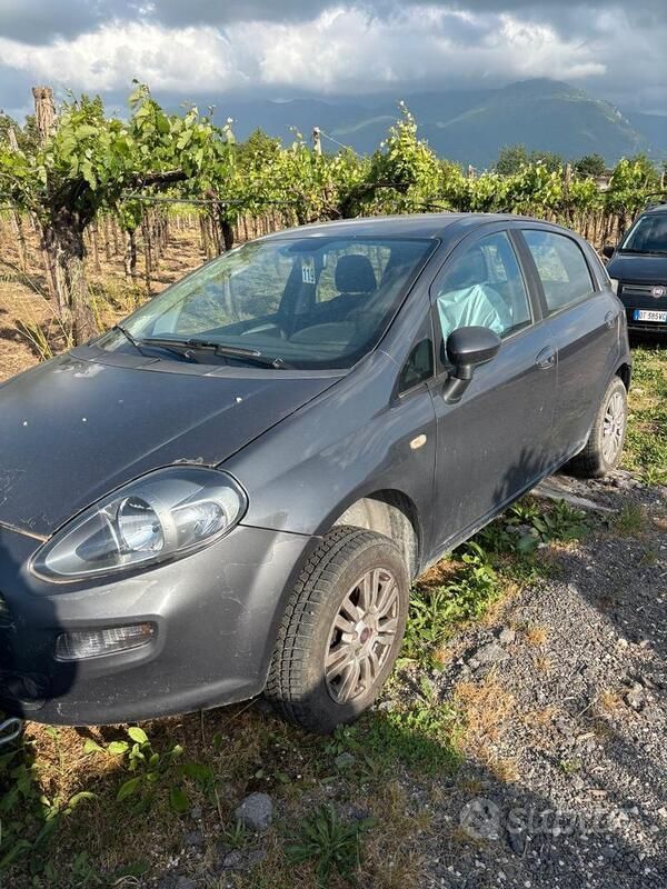 Usata Fiat Punto 77 CV (56 kW) 2013 Grigio Utilitaria