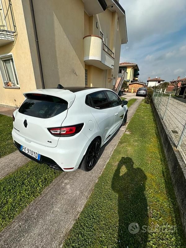 Usata Renault Clio IV Trophy 220 CV (161 kW) 2017 Bianco Berlina