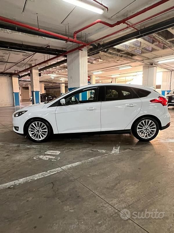 Usata 2016 Ford Focus Due volumi | 9000 € (Buon prezzo) - Immagine 1/4