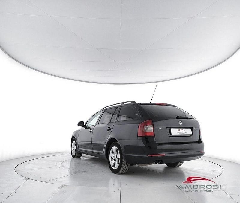 Usata Skoda Octavia Comfort 105 CV (77 kW) 2009 Nero Station wagon