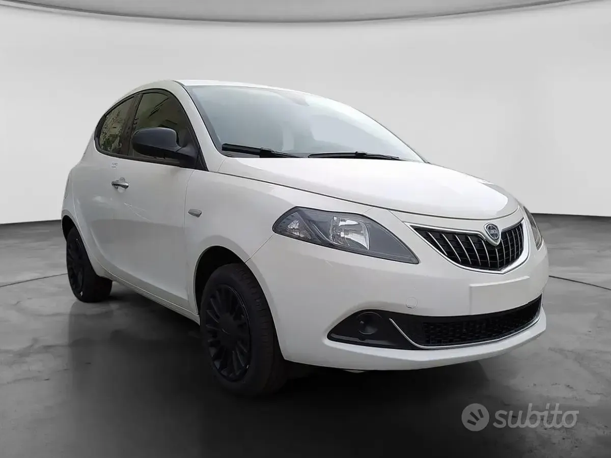 Usata Lancia Ypsilon Gold 70 CV (51 kW) 2022 Bianco Utilitaria