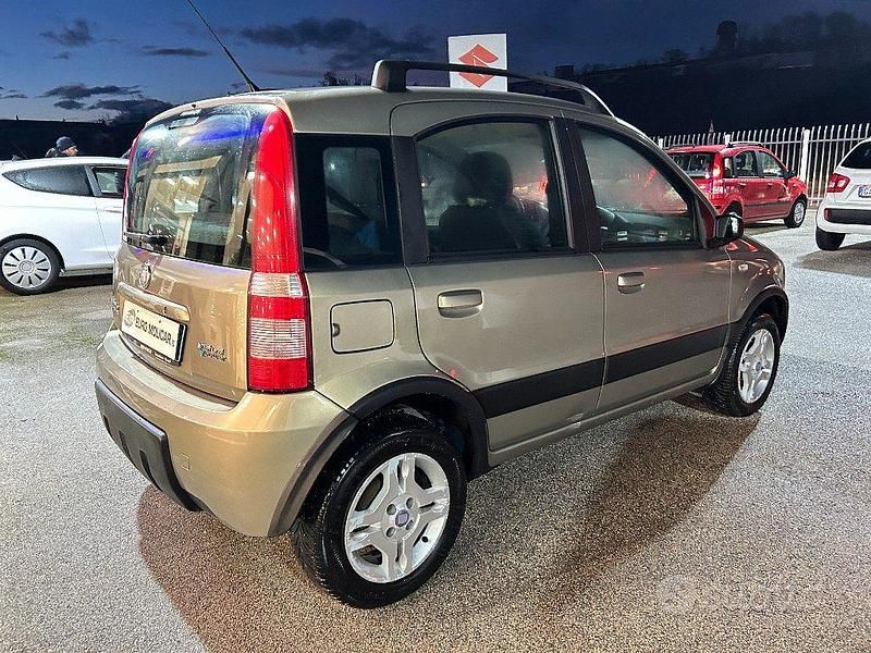 Usata Fiat Panda Climbing 59 CV (43 kW) 2008 Oro Utilitaria