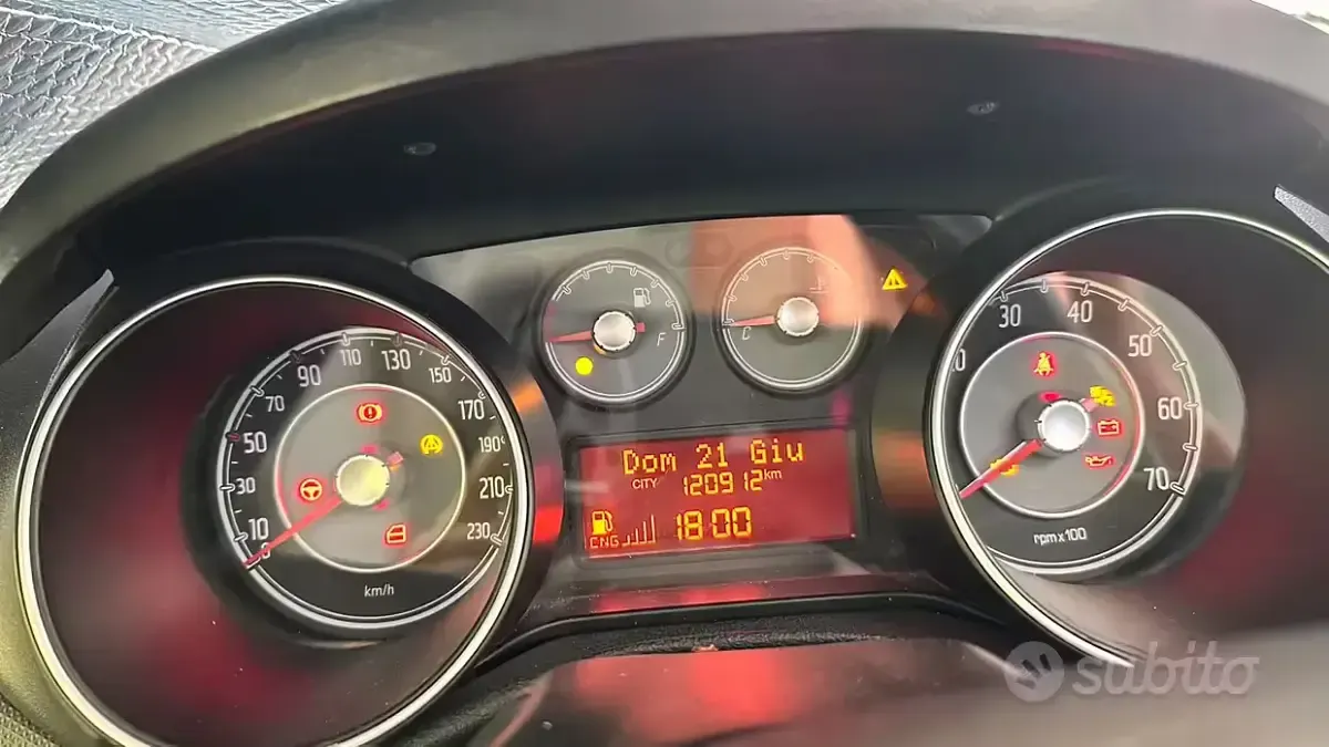 Usata Fiat Punto 77 CV (56 kW) 2013 Utilitaria