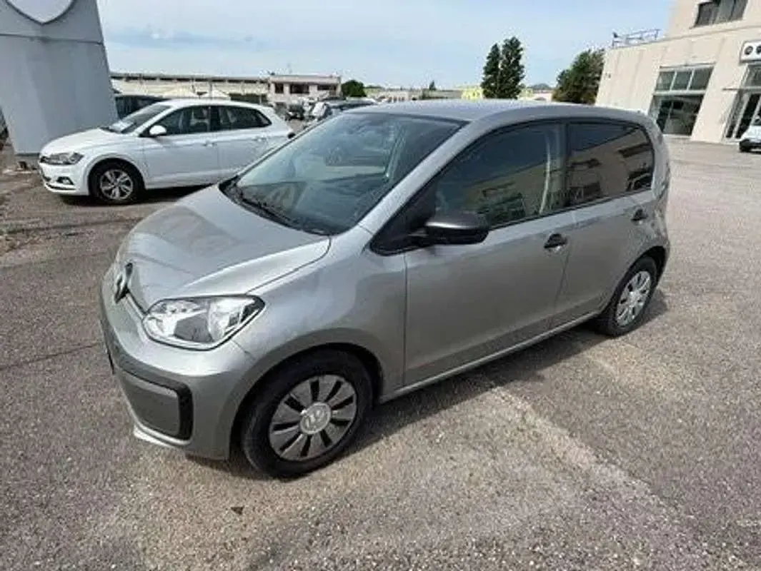 Usado VW up! Move 68 CV (50 kW) 2017 Plateado Utilitario